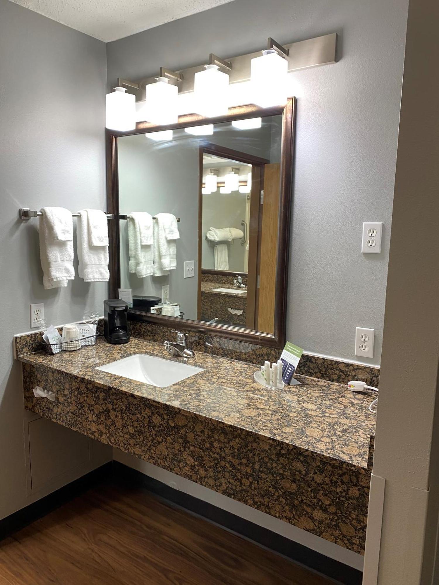 Americinn By Wyndham Webster City Extérieur photo